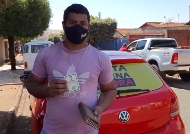 NA REPORTAGEM O RAI explica como encontro uma carteira que além dos documentos também havia quase 400 reais. Ele procurou nossa reportagem para tentar ajudar a encontrar o dono.