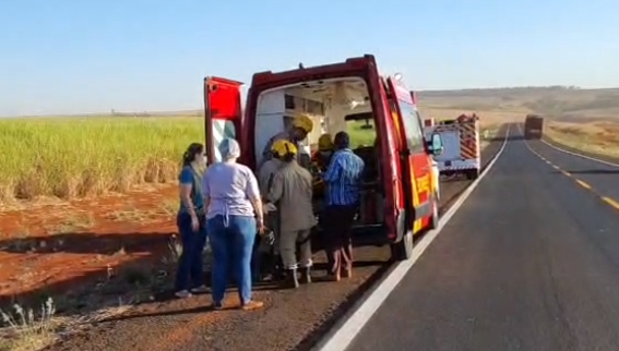 ACIDENTE FATAL: ✓ SAÍDA DE PISTA SEGUIDA de capotamento faz duas vítimas, sendo uma fatal, no anel viário de Santa Helena. O local é entre a GO-210 e o córrego Campo Alegre. As vítimas estavam em um veículo Fiat Uno e ao que tudo indica a caminho de área 