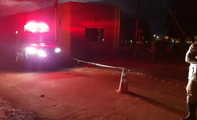  UM DOS CABOS DE TRANSMISSÃO de eletricidade que serve toda a cidade de Santa Helena rompeu e ficou estirada na Pista