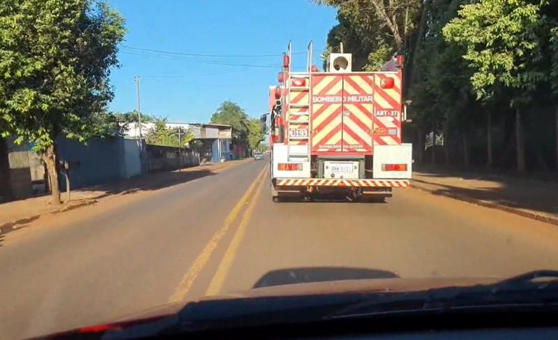 Nesta #REPORTAGEM OCORRÊNCIA EM ANDAMENTO CORPO DE BOMBEIROS EM DESLOCAMENTO A INFORMAÇÕES DE UM INCÊNDIO EM CAMINHÃO.