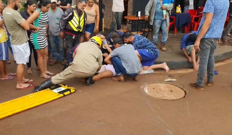 ACIDENTE DE TRÂNSITO entre duas motocicletas deixa três vítimas feridas e uma em estado grave