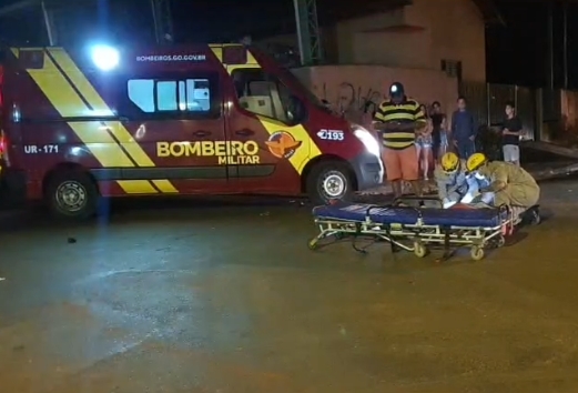 O CORPO DE BOMBEIROS é acionado para atendimento de ACIDENTE DE TRÂNSITO na avenida da cana em Santa Helena de Goiás - GO