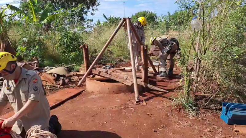 Sargento Rubens, do Corpo de Bombeiros, fala como foi o trabalho de resgate das duas vítimas que caíram em cisterna de fazenda, próxima a antiga Escola Agrícola