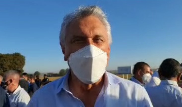 Caiado vistoria obras da GO-320