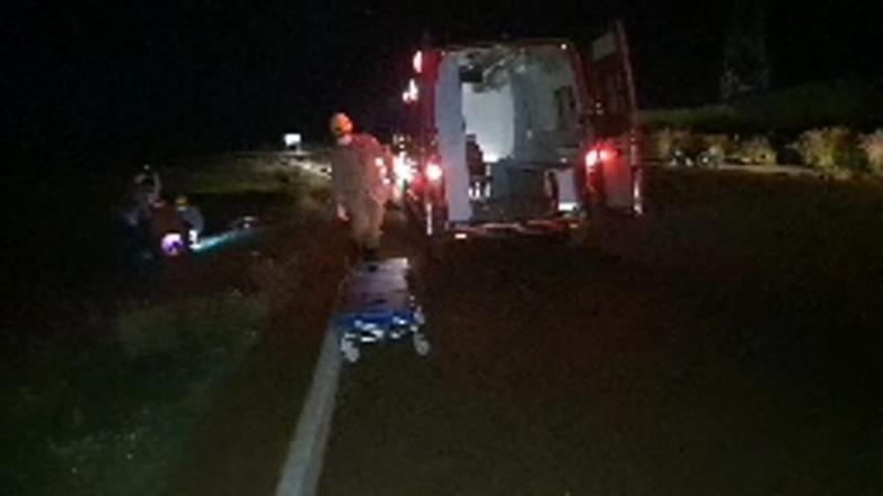 Acidente no trevo da saída para Goiânia: motociclista e garupa ficam feridos e são socorridos pelo Corpo de Bombeiros