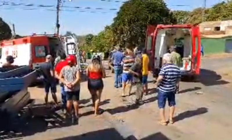  NOTÍCIA URGENTE: 22AGO | 14H00 ✓ ACIDENTE NA RUA Custódio P Vencio com a Rua Joaquim Bueno de Freitas. Este local já foi palco de vários acidentes e hoje mais uma vez uma tragédia nessa esquina. Esse entroncamento é próxima à Madeireira Leão e provavelme