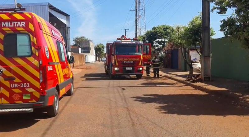 CORPO DE BOMBEIROS acionado para ocorrência de incêndio em residência