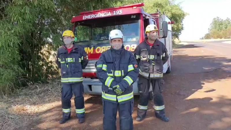 Corpo de Bombeiros atende ocorrência de acidade próximo ao Posto Cinquentão, na BR-452